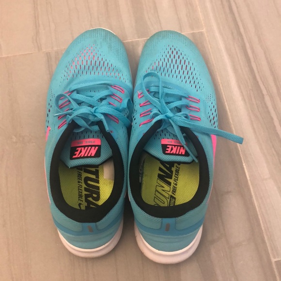 Nike Women’s Sneakers - Picture 5 of 12
